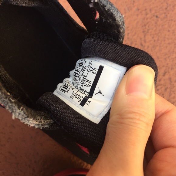 Girls Jordans Nike - Picture 3 of 4